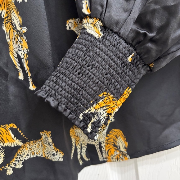 New Easel Black Cheetah Tiger Print Long Sleeve Blouse Women's Satin Top Small - Picture 5 of 5